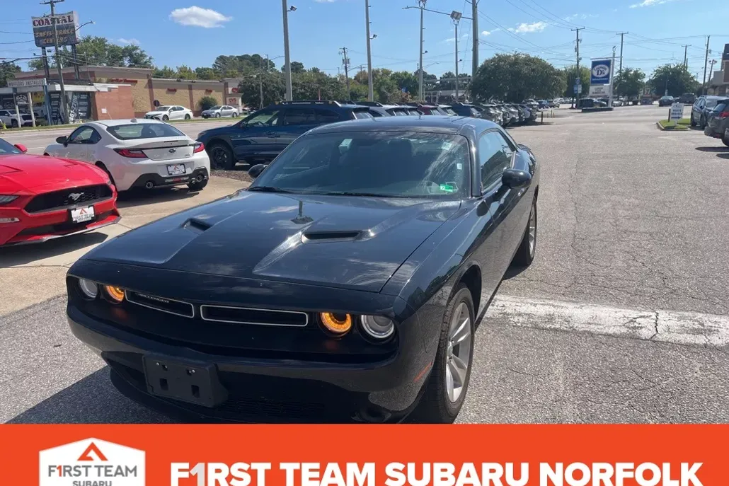 2023 Dodge Challenger SXT photo 1