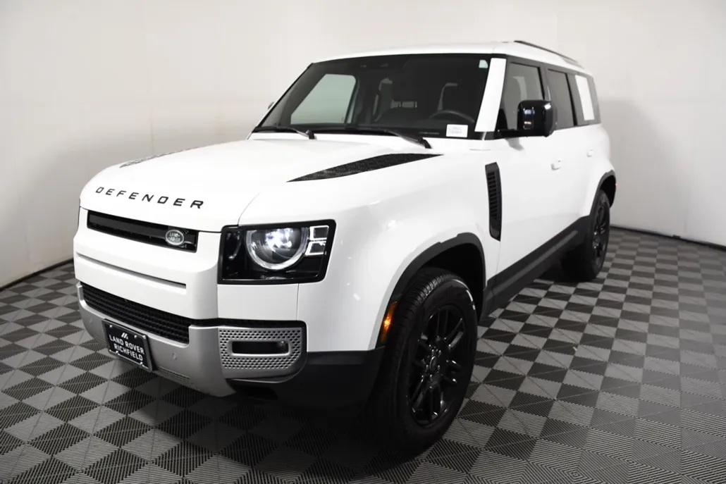 2025 Land Rover Defender 110 S photo 1