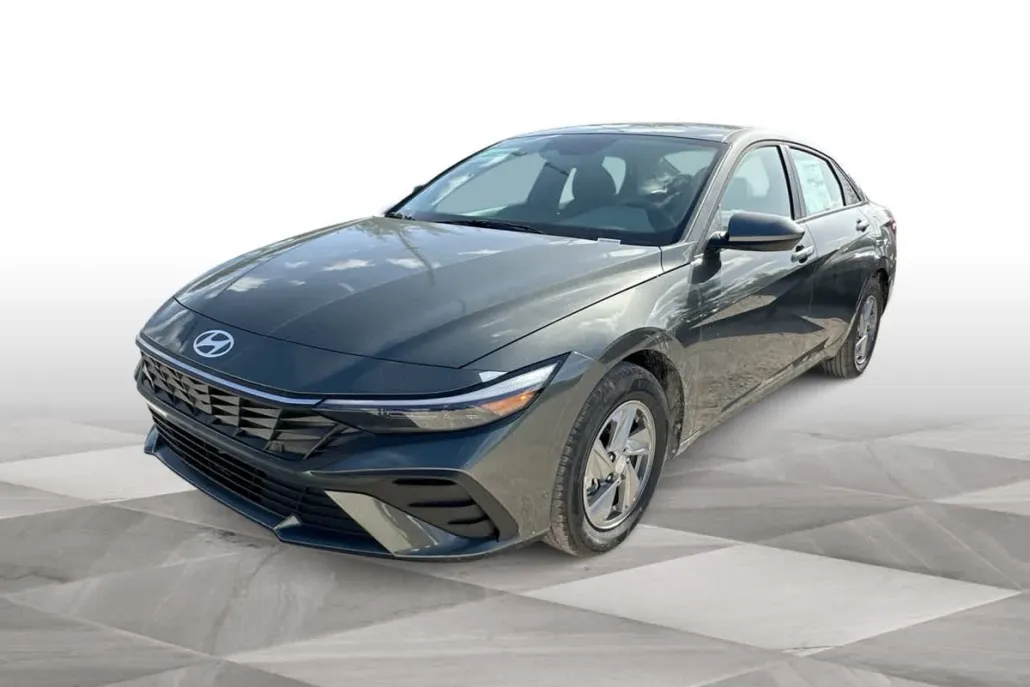 2025 Hyundai Elantra SE photo 1