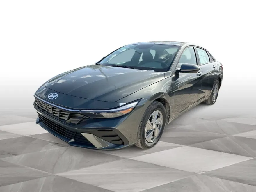 2025 Hyundai Elantra SE photo 1