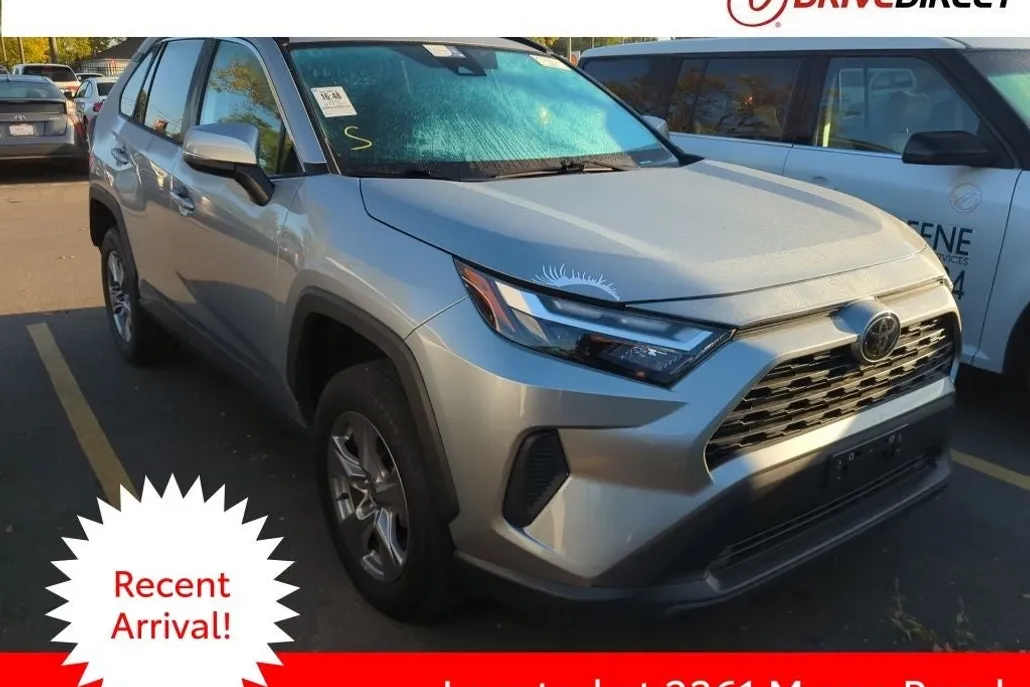2022 Toyota RAV4 XLE photo 1
