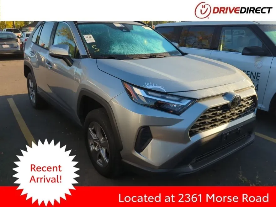 2022 Toyota RAV4 XLE photo 1