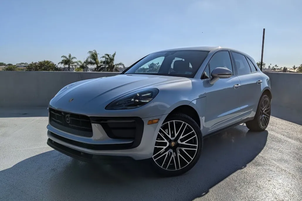 2025 Porsche Macan photo 1