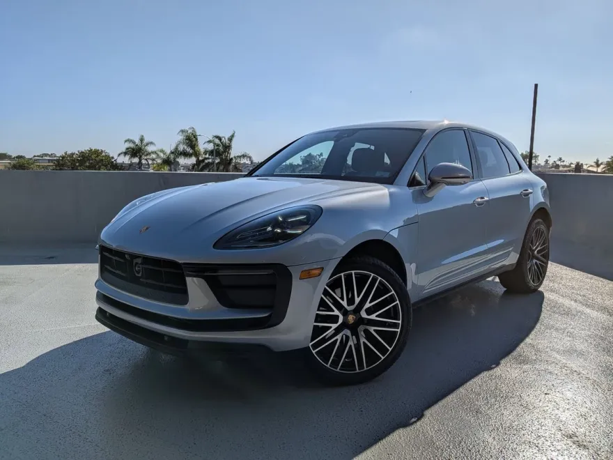 2025 Porsche Macan photo 1