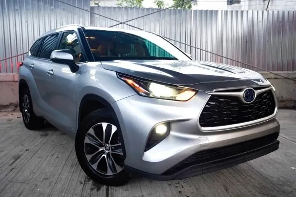 2023 Toyota Highlander Hybrid XLE photo 1