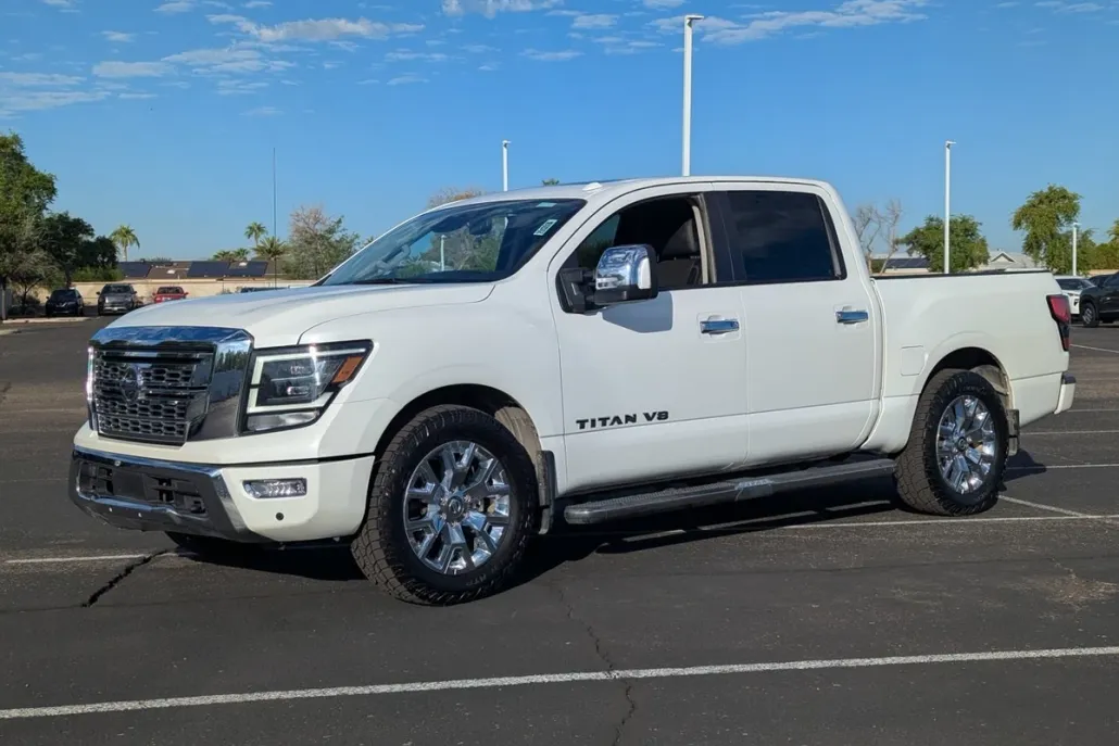 2020 Nissan Titan SL photo 1