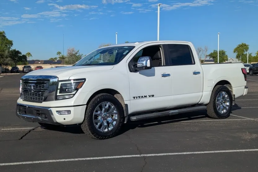 2020 Nissan Titan SL photo 1