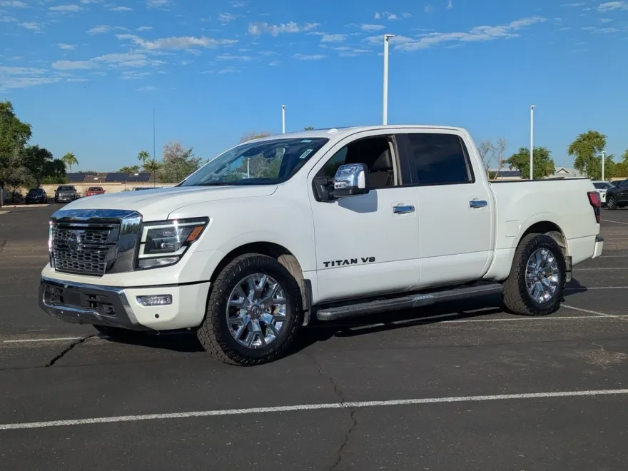 2020 Nissan Titan SL photo 1