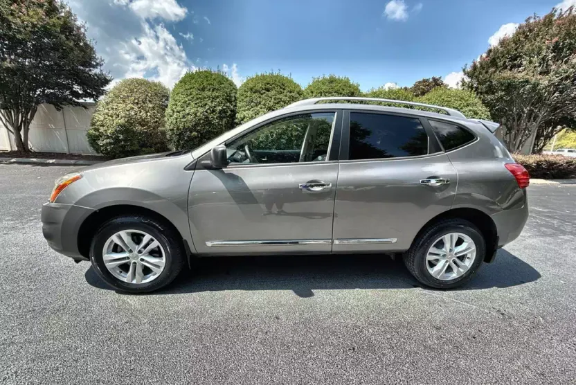 2015 Nissan Rogue Select S photo 1
