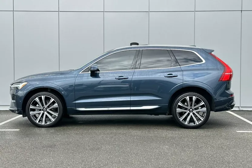 2023 Volvo XC60 B5 Ultimate photo 1