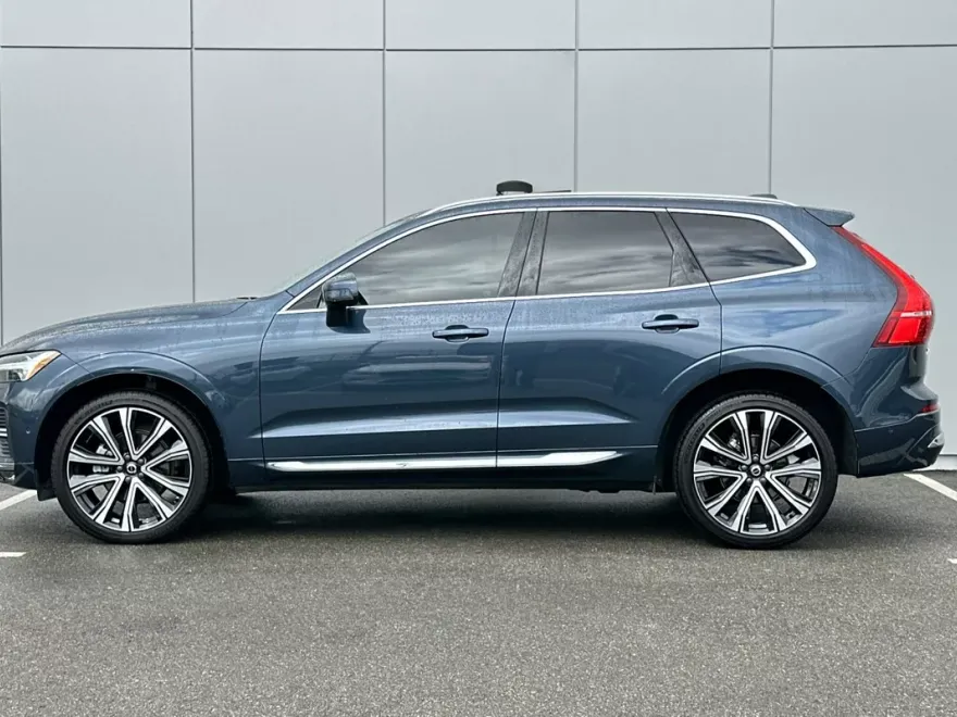 2023 Volvo XC60 B5 Ultimate photo 1