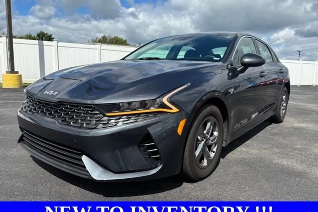 2022 Kia K5 LXS photo 1