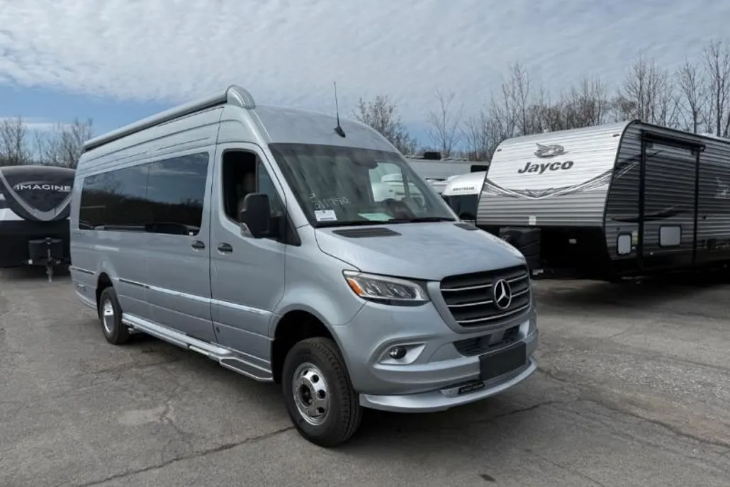 2025 Mercedes Benz Sprinter 3500 photo 1