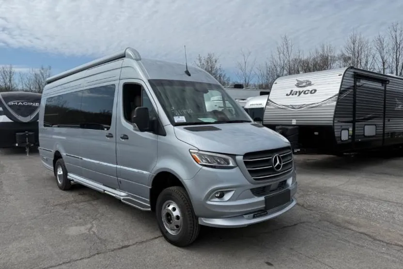 2025 Mercedes Benz Sprinter 3500 photo 1