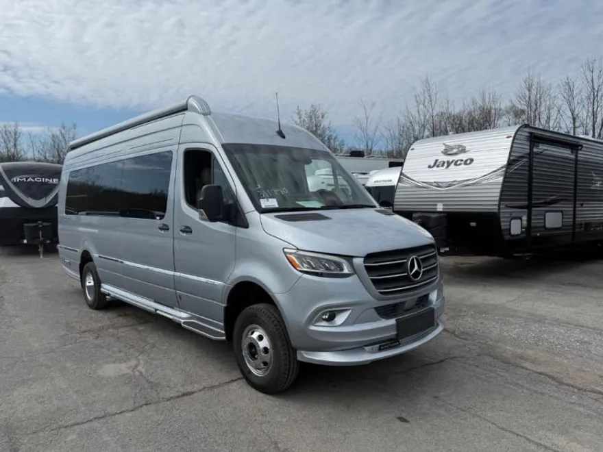 2025 Mercedes Benz Sprinter 3500 photo 1