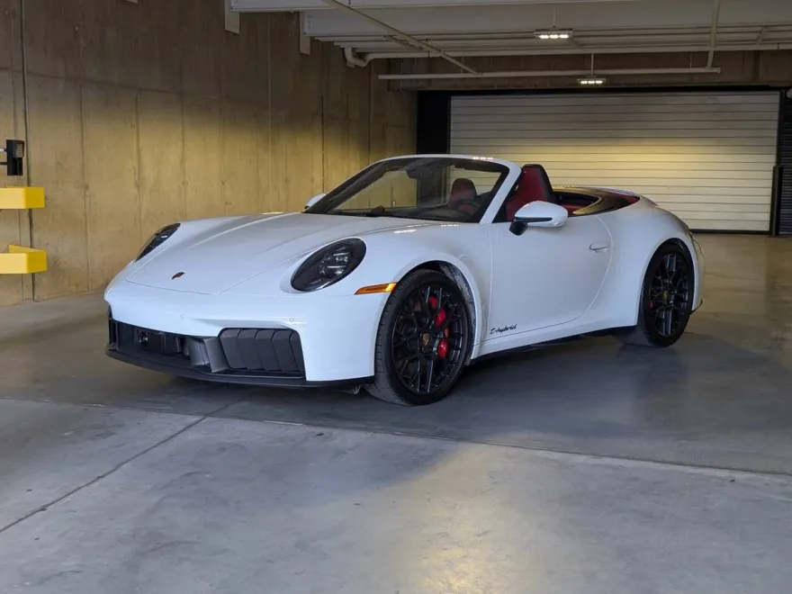2026 Porsche 911 4 GTS photo 1