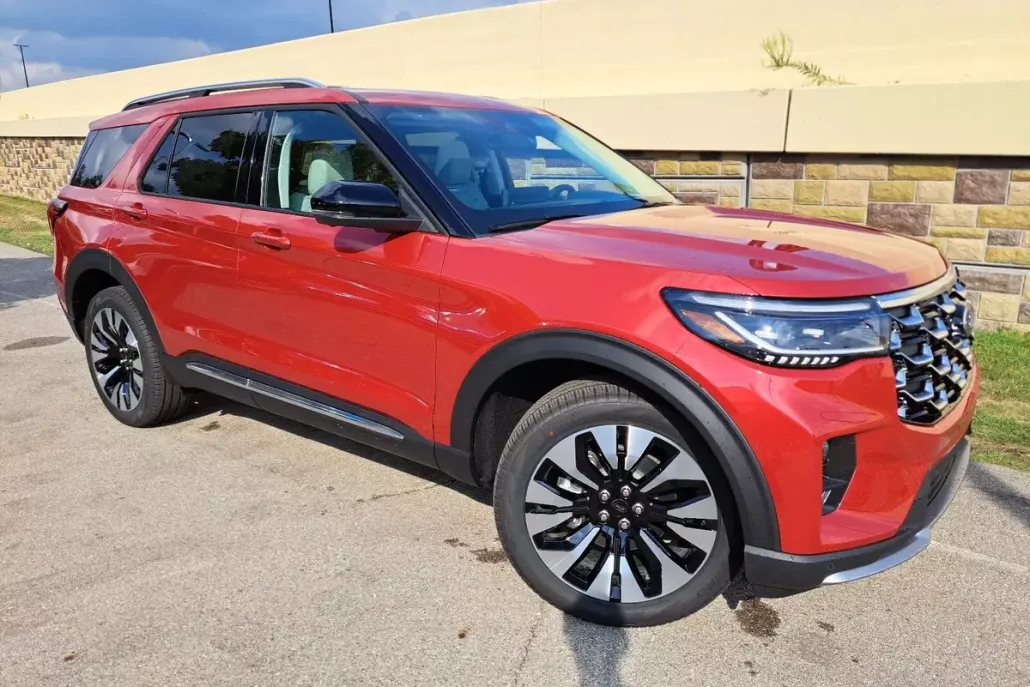 2025 Ford Explorer Platinum photo 1