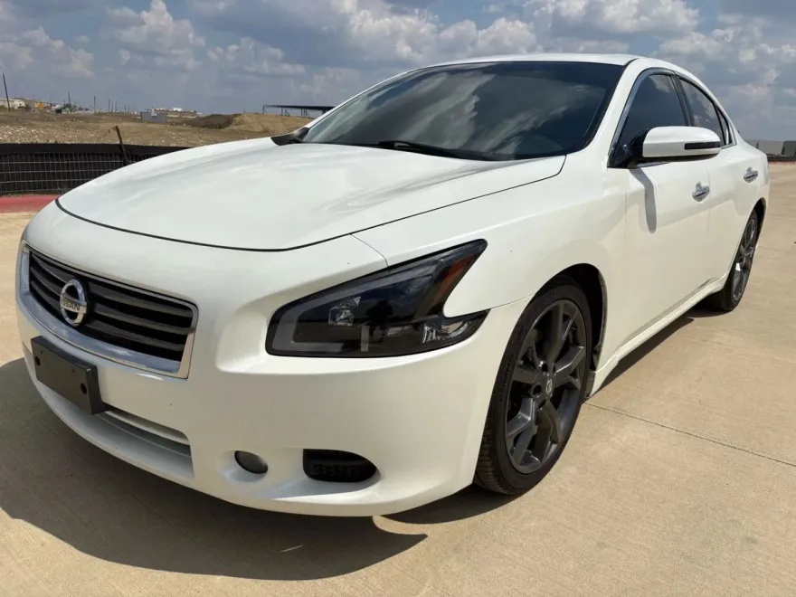 2014 Nissan Maxima SV photo 1
