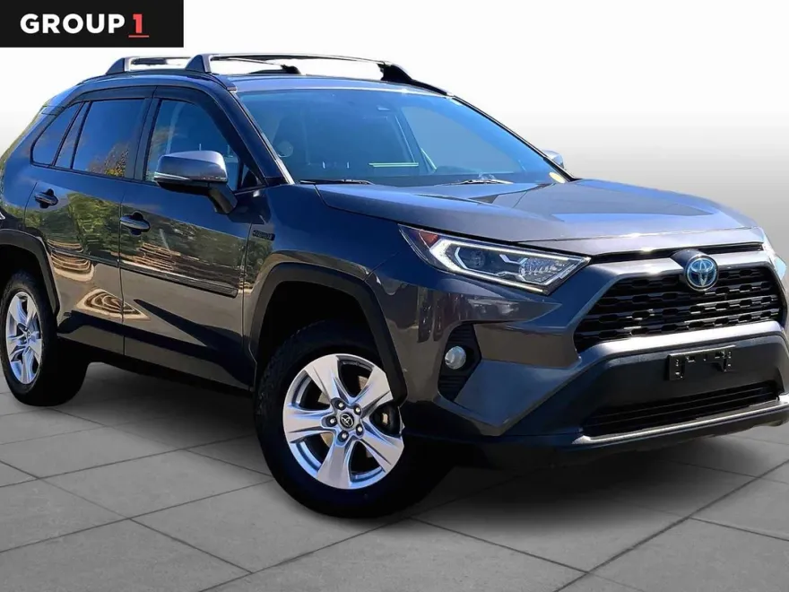 2019 Toyota RAV4 Hybrid XLE photo 1
