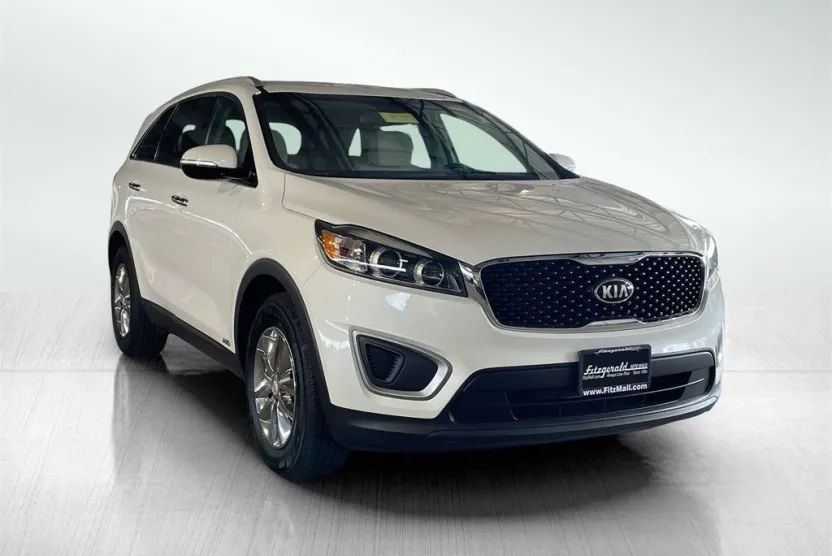 2017 Kia Sorento LX photo 1