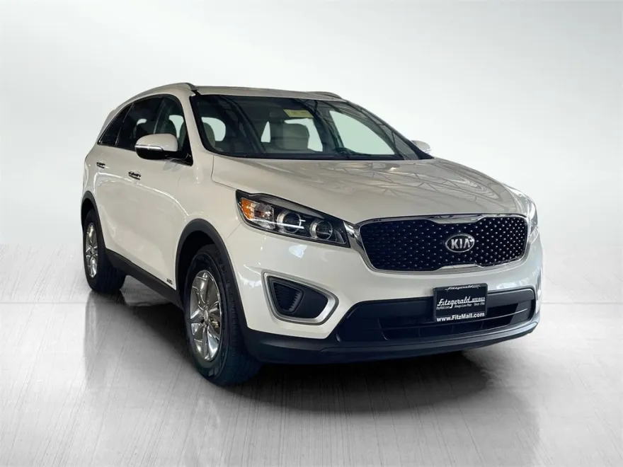2017 Kia Sorento LX photo 1