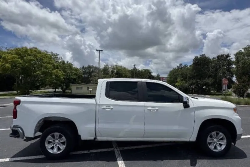 2022 Chevrolet Silverado 1500 LT photo 1