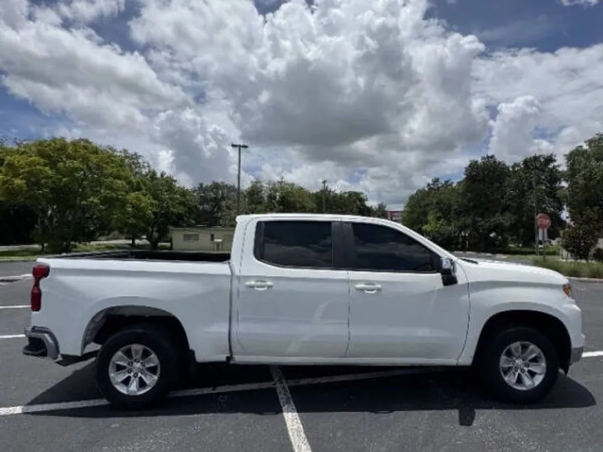 2022 Chevrolet Silverado 1500 LT photo 1