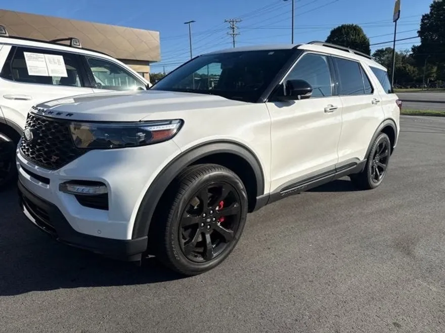 2023 Ford Explorer ST photo 1