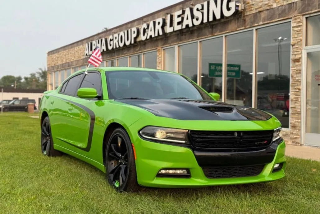 2017 Dodge Charger SXT photo 1