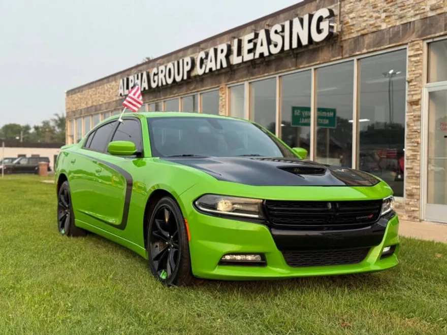 2017 Dodge Charger SXT photo 1