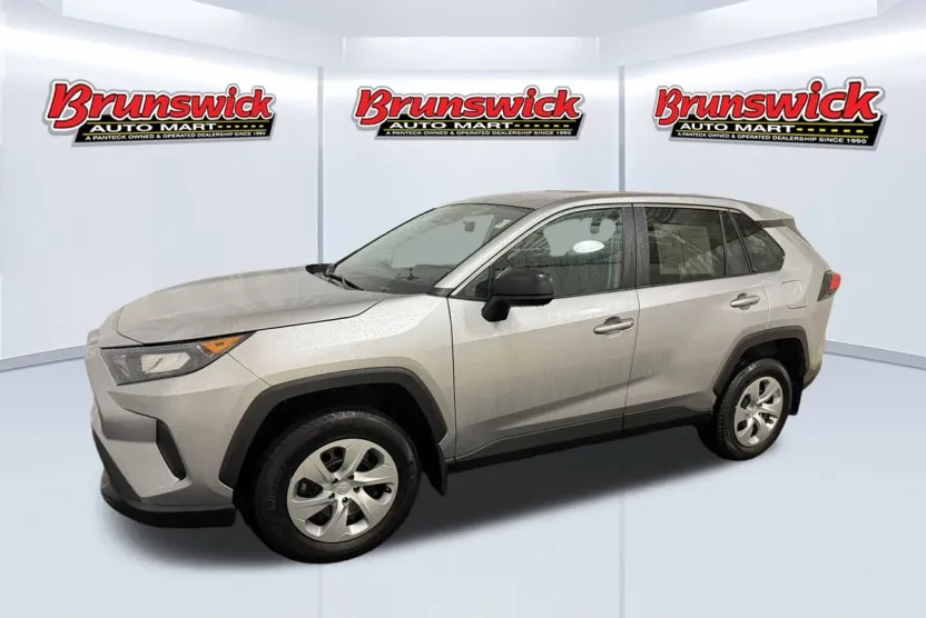 2022 Toyota RAV4 LE photo 1