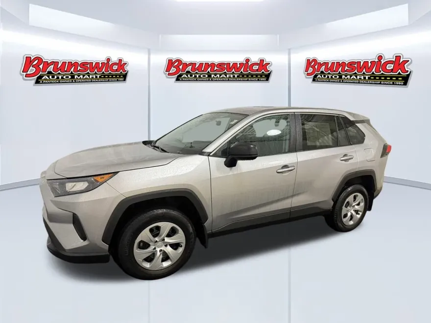 2022 Toyota RAV4 LE photo 1