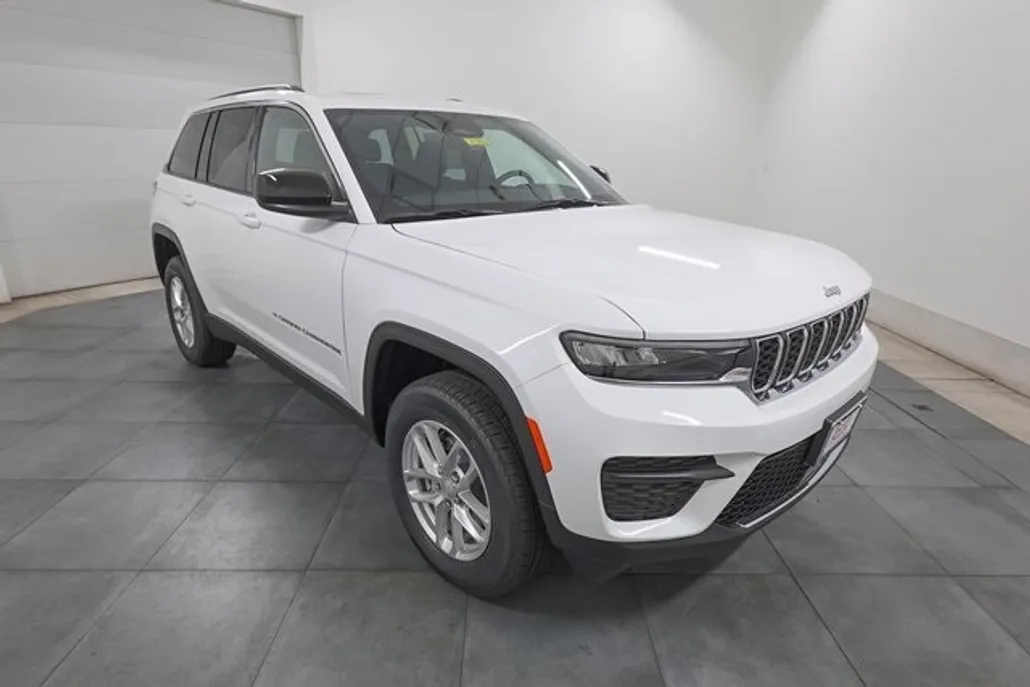 2025 Jeep Grand Cherokee Laredo photo 1