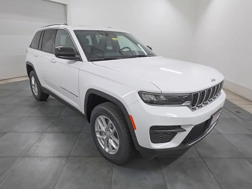 2025 Jeep Grand Cherokee Laredo photo 1