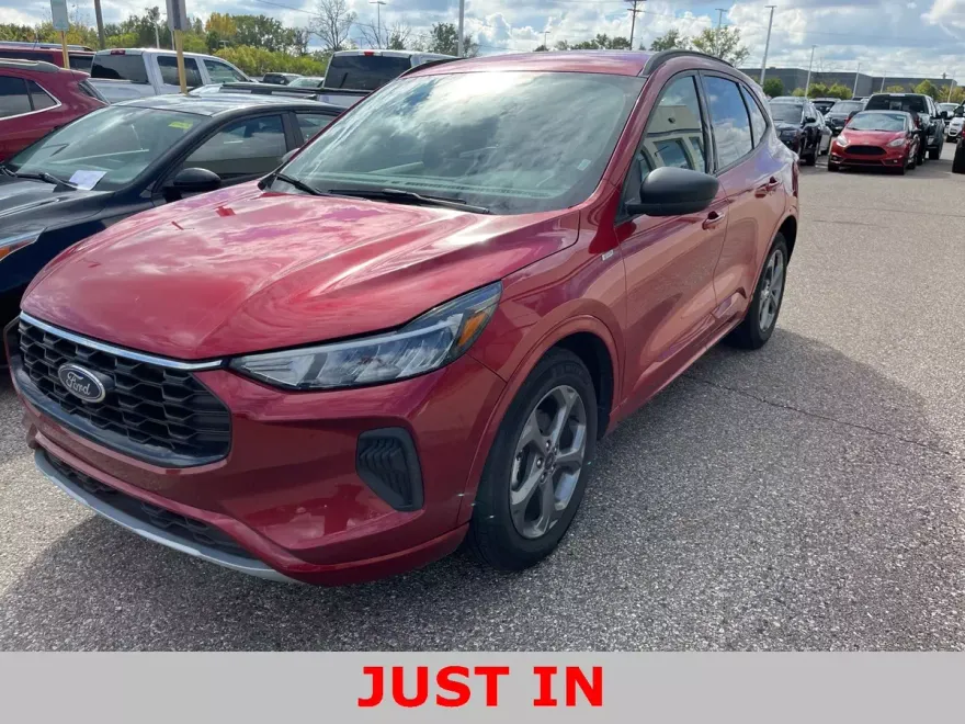 2024 Ford Escape ST-Line photo 1