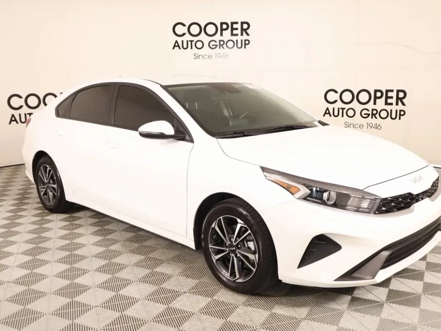 2024 Kia Forte LXS photo 1