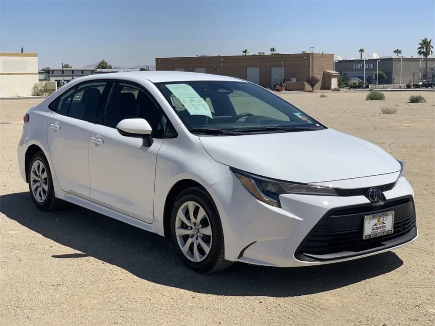 2023 Toyota Corolla LE photo 1