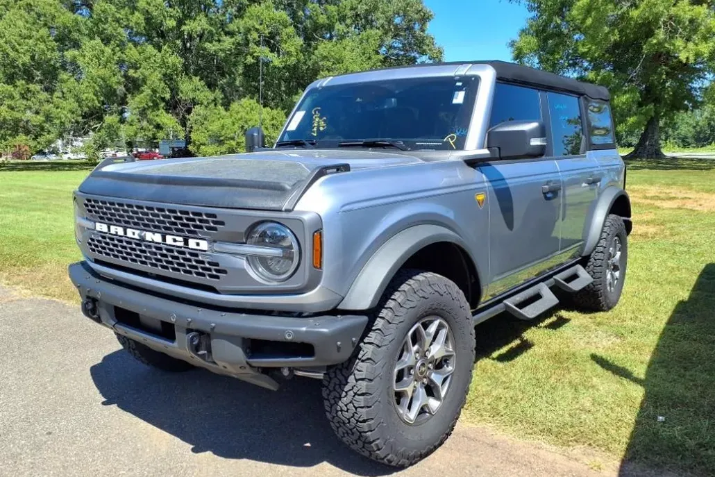 2024 Ford Bronco Badlands photo 1