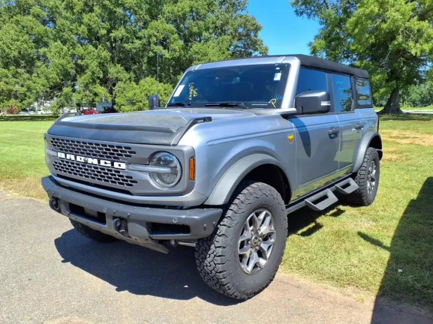 2024 Ford Bronco Badlands photo 1