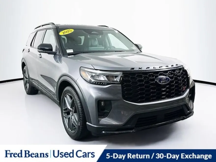 2025 Ford Explorer ST photo 1