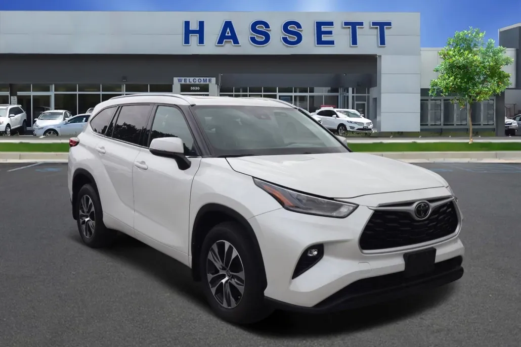 2021 Toyota Highlander XLE photo 1