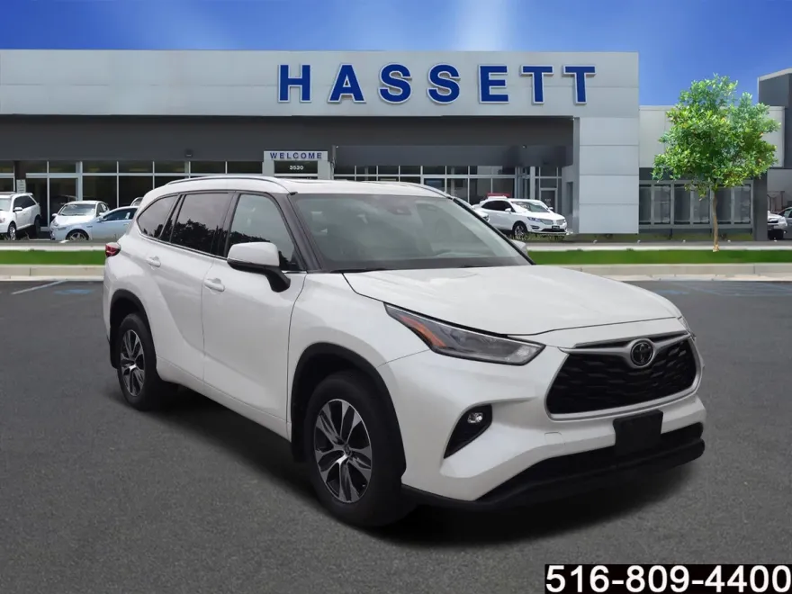 2021 Toyota Highlander XLE photo 1