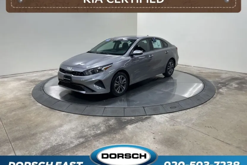 2023 Kia Forte LXS photo 1