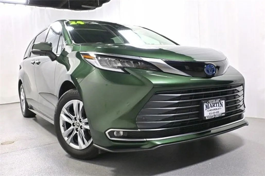 2024 Toyota Sienna Limited photo 1
