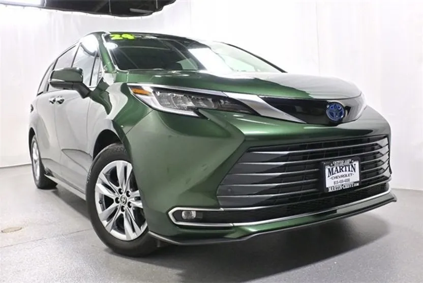 2024 Toyota Sienna Limited photo 1