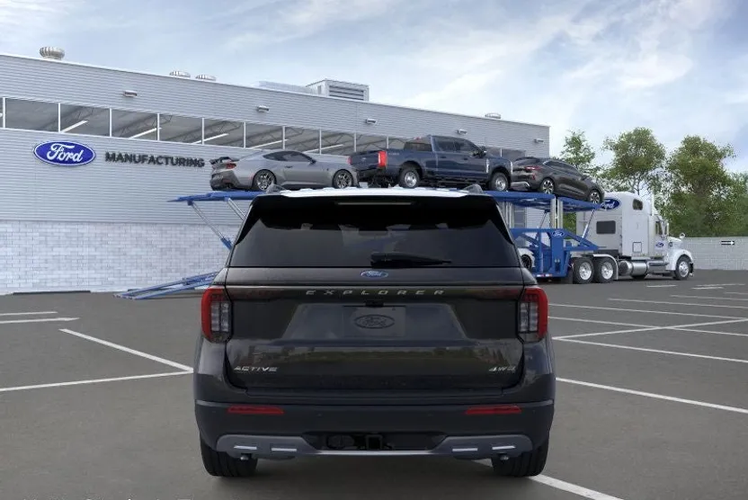 2025 Ford Explorer photo 1