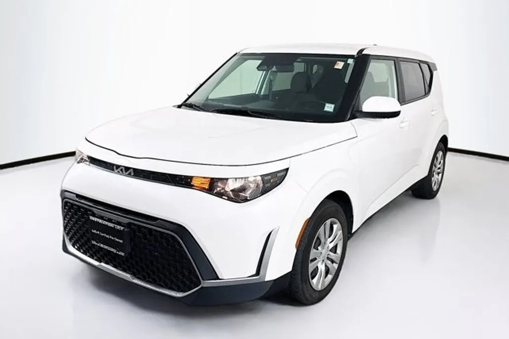 2023 Kia Soul LX photo 1