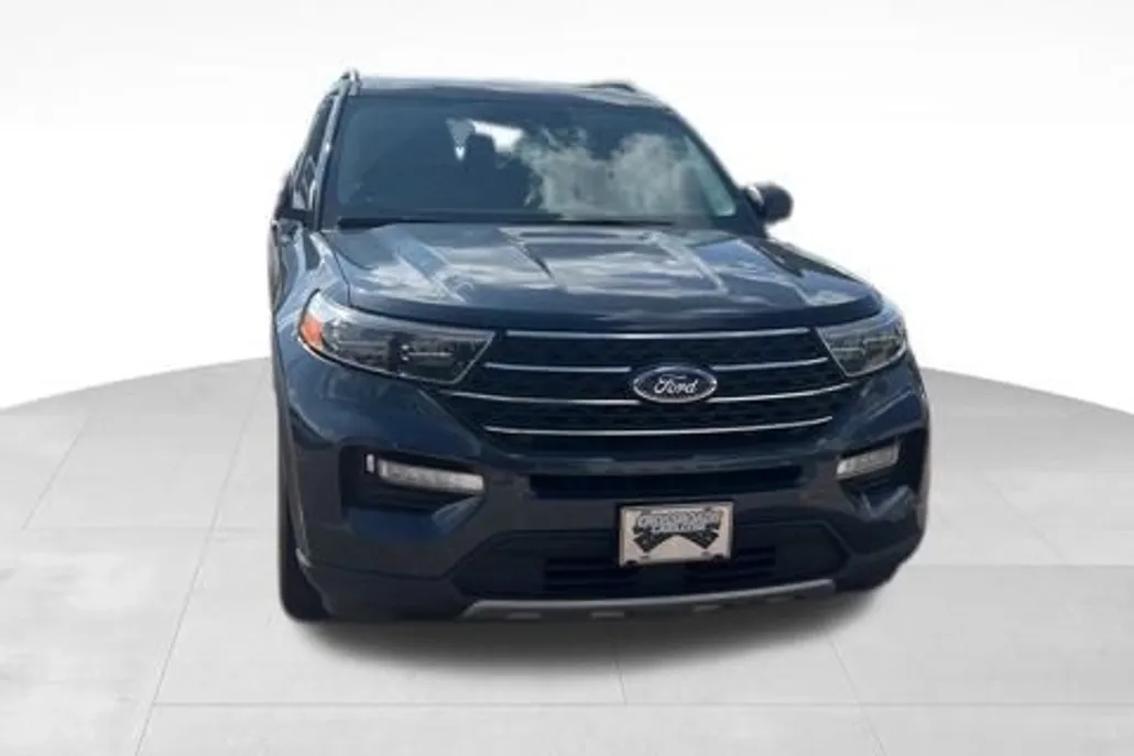 2022 Ford Explorer XLT photo 1