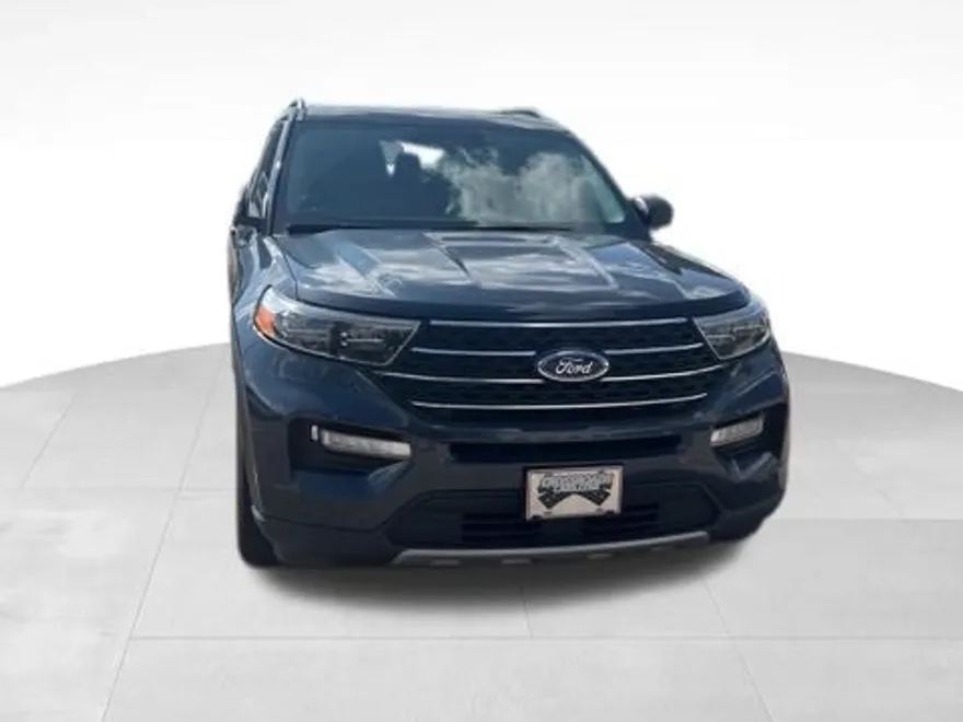 2022 Ford Explorer XLT photo 1