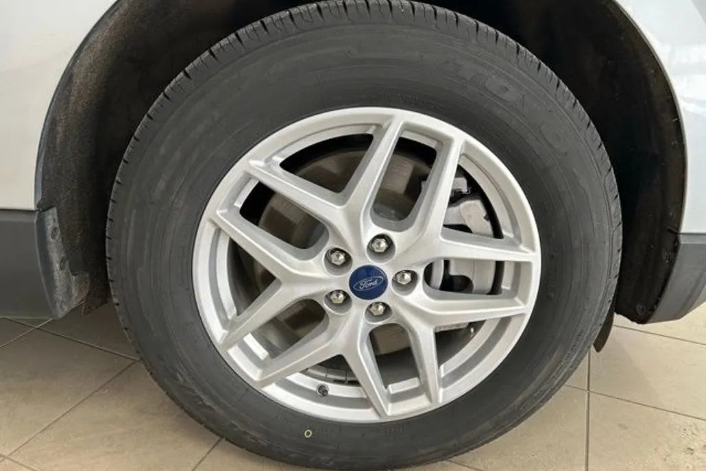 2022 Ford Edge SEL photo 1